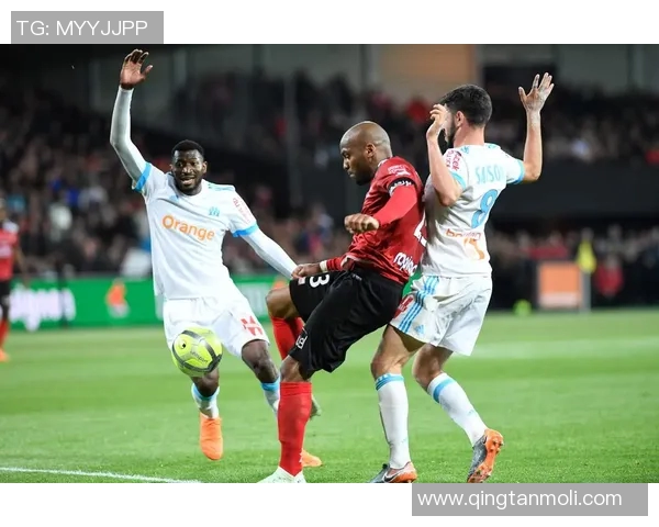 甘冈与瓦朗谢激战正酣谁能在法甲赛场上笑到最后